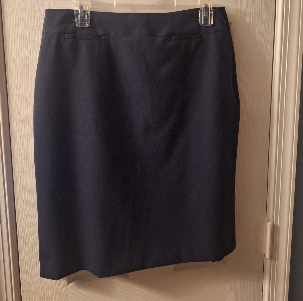 Elegant Navy Blue Women's Skirt By Banana Republic.
